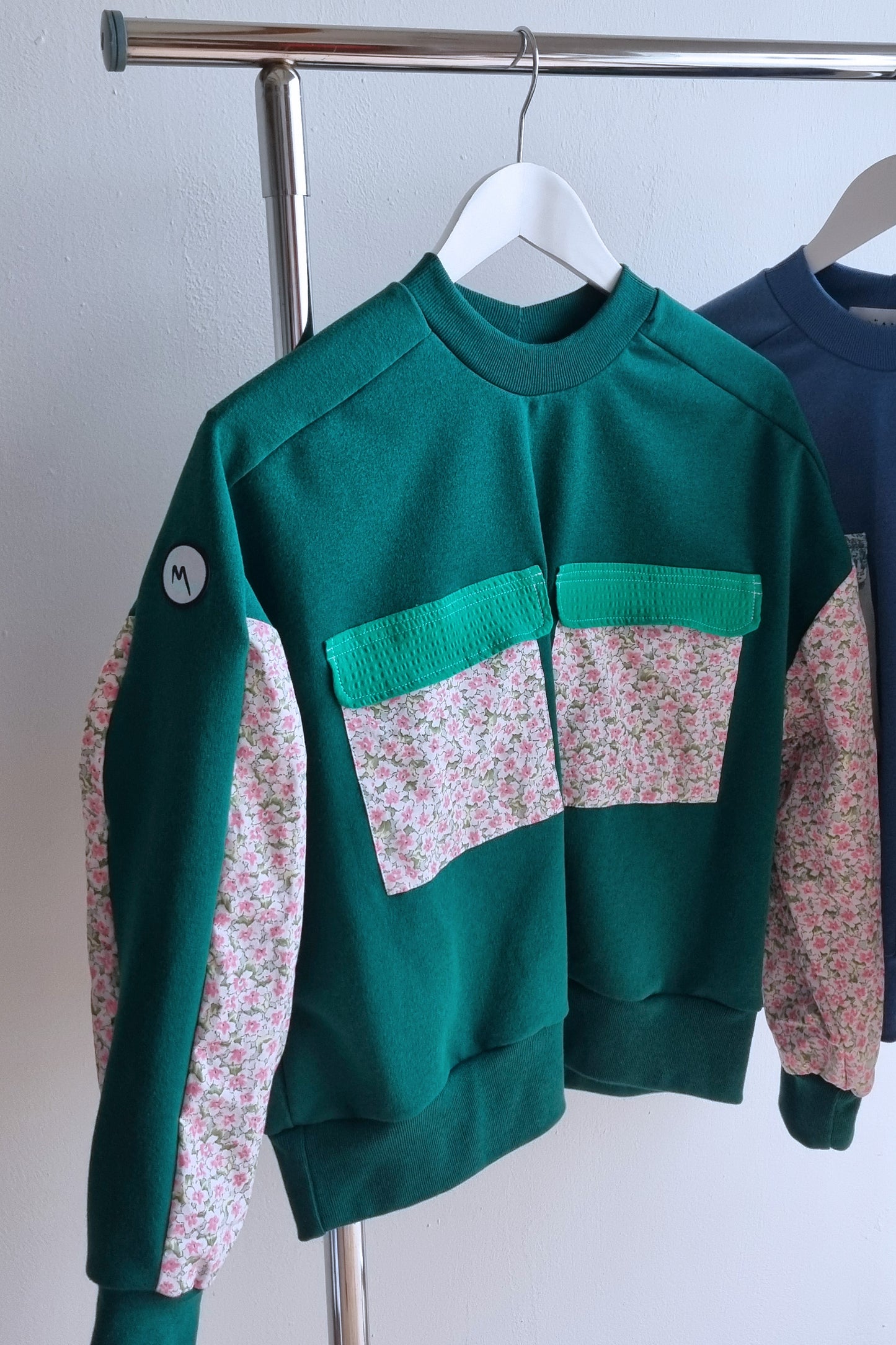 Sweat-shirt Marguerite - vert- fleurs rose