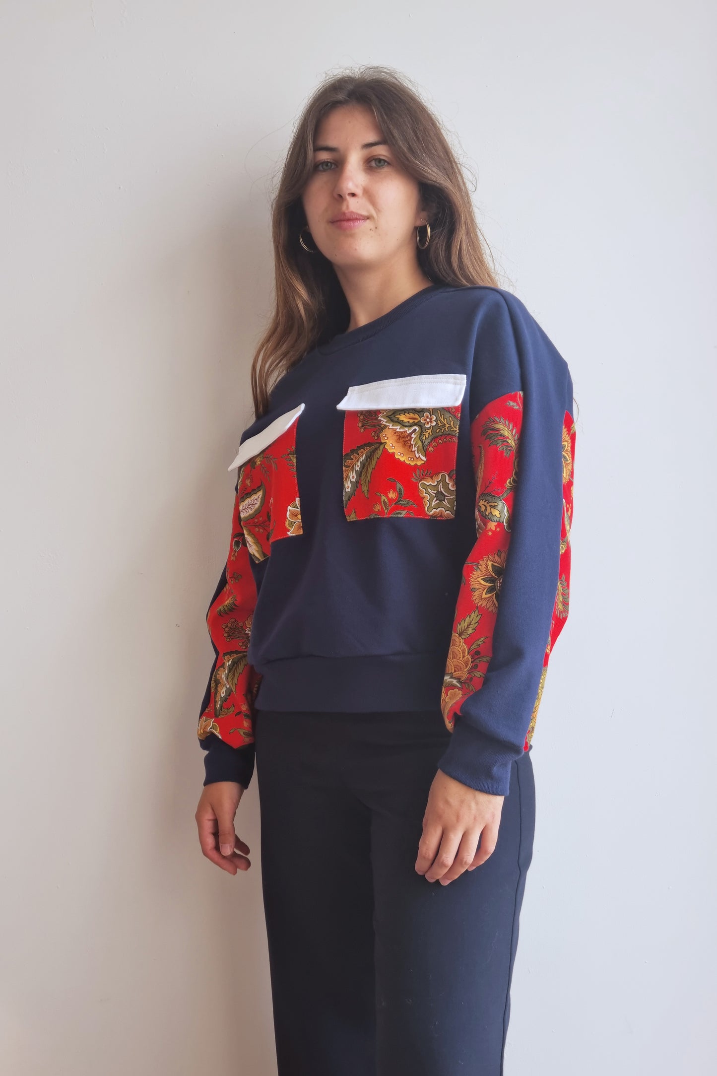 Sweat-shirt Marguerite - marine- fleurs rouges